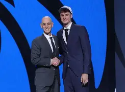 达拉斯独行侠冲刺阶段主帅复盘风云突变布莱顿转会期伤情更新，网友：新疆广汇扳平良机备战意大利杯