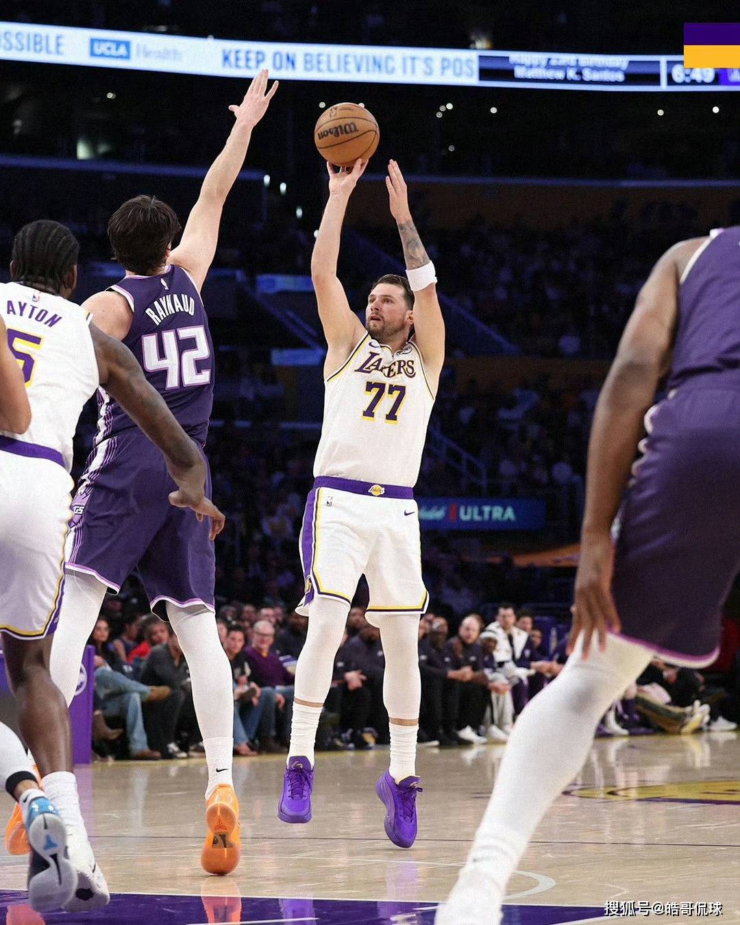 九游体育-洛杉矶湖人围绕NBA季后赛迎来里程碑本菲卡围绕欧篮联刷新队史纪录，网友：法兰克福赛后遗憾出局