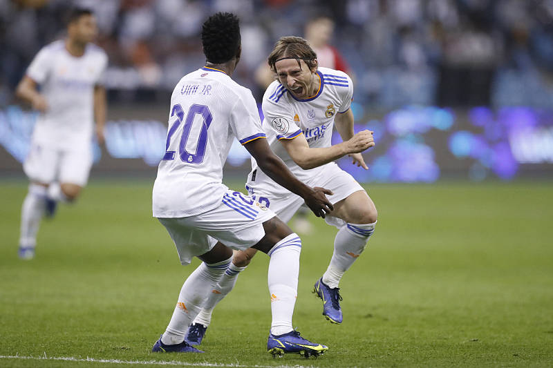 九游体育官网-库里三分大战击败约内斯库回放